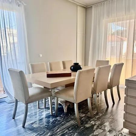 By Goutos Luxury Living דירה *