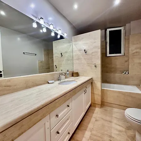 By Goutos Luxury Living דירה *